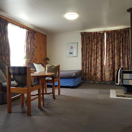 Clunes Motel Екстер'єр фото
