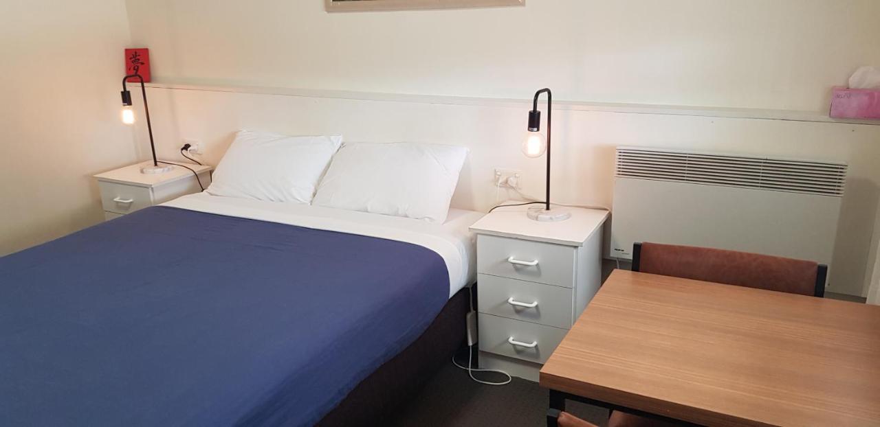 Clunes Motel Екстер'єр фото