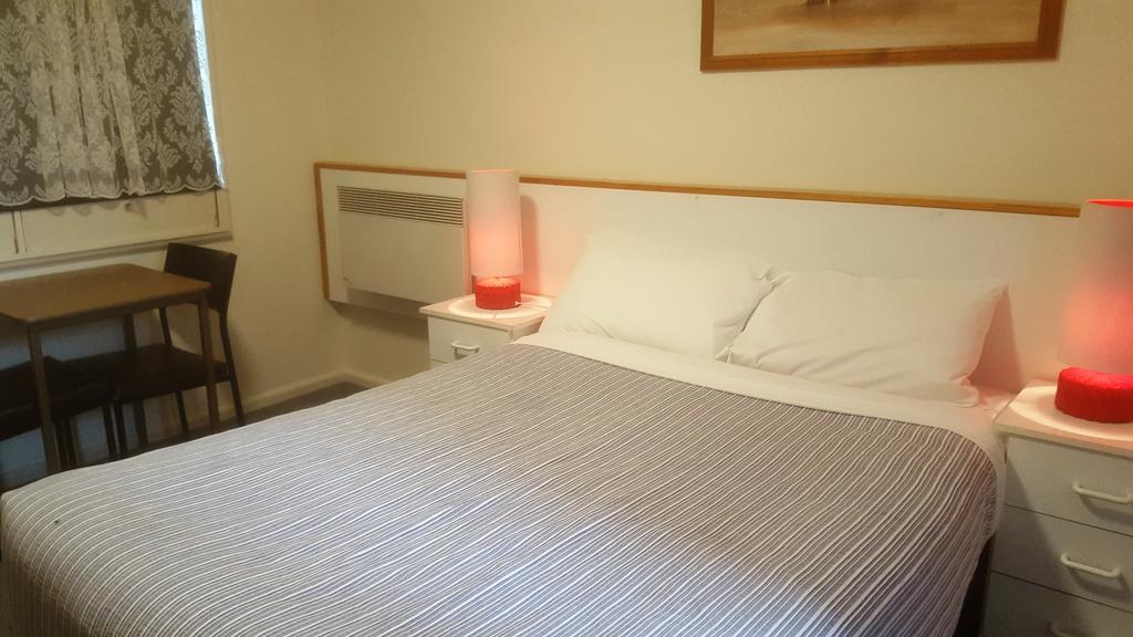Clunes Motel Екстер'єр фото