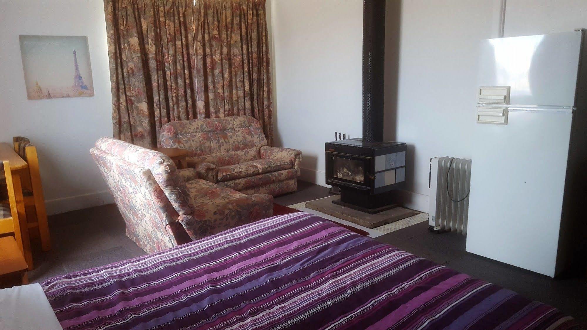 Clunes Motel Екстер'єр фото