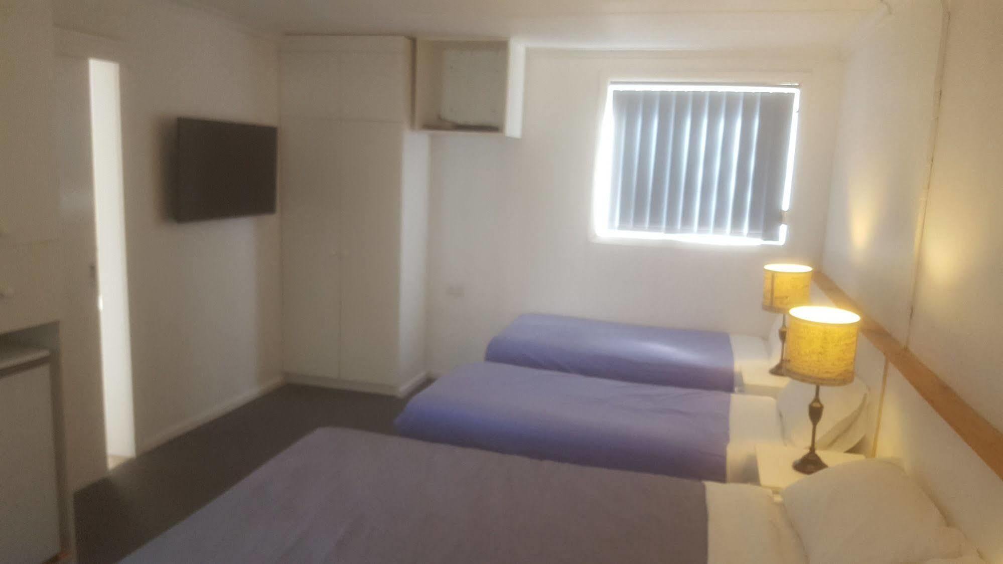 Clunes Motel Екстер'єр фото