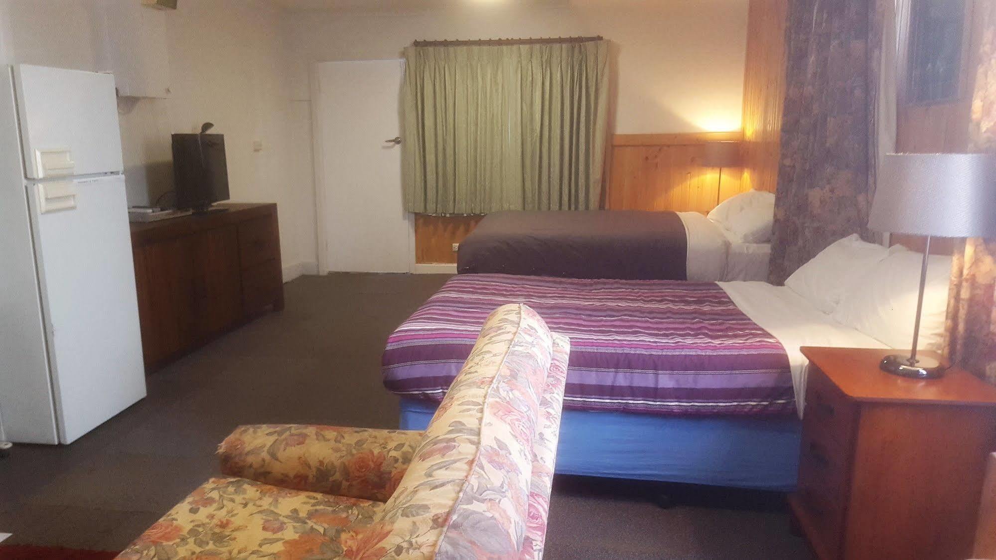 Clunes Motel Екстер'єр фото