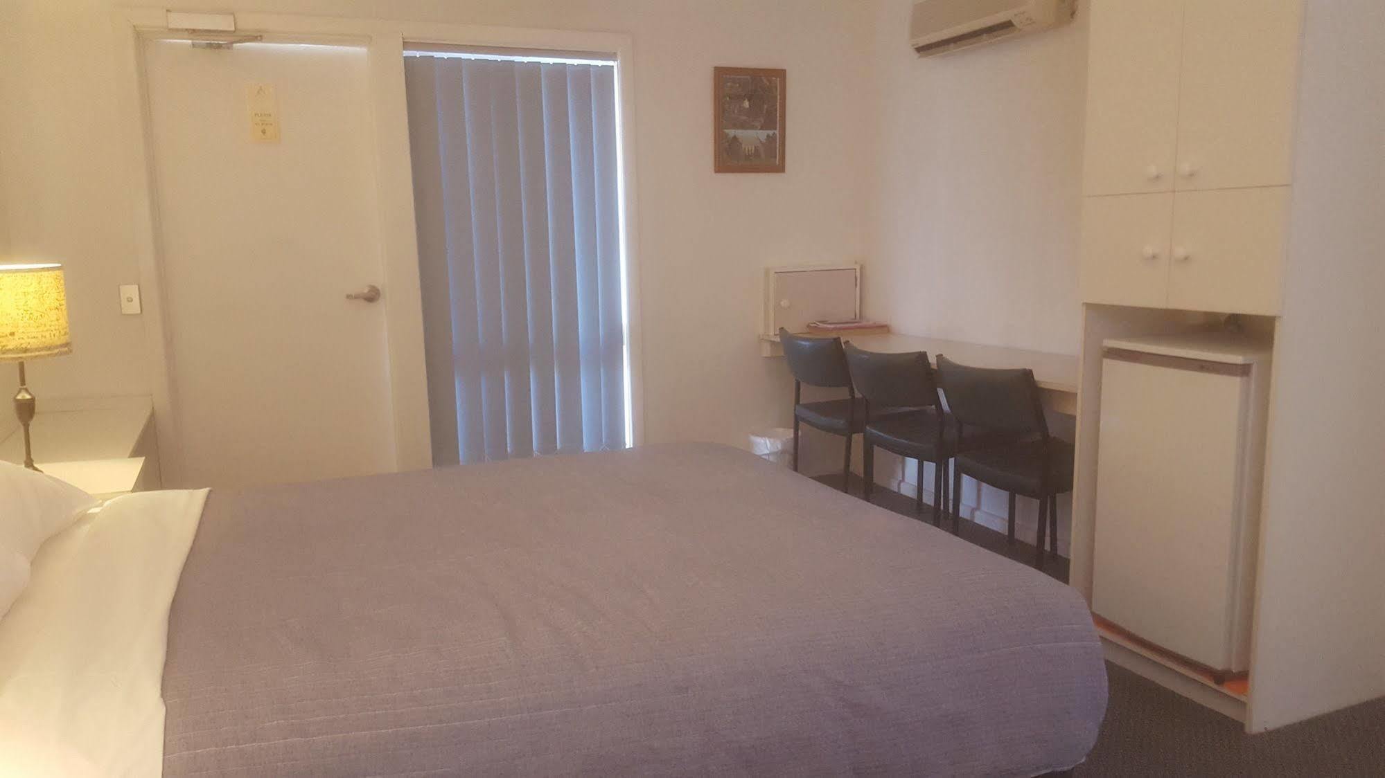 Clunes Motel Екстер'єр фото