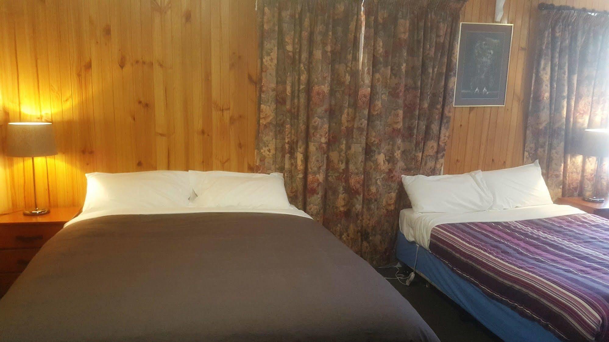 Clunes Motel Екстер'єр фото